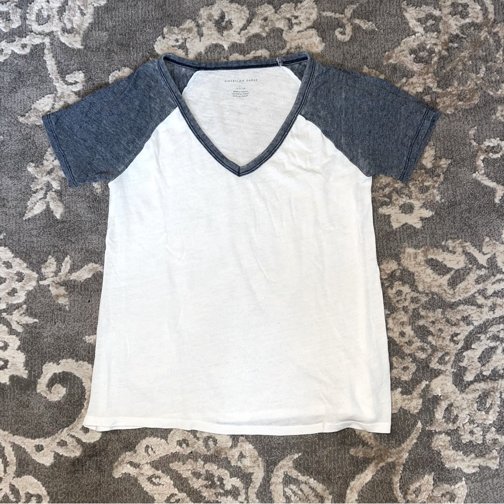 3/$20 🛍️ AEO White Tee